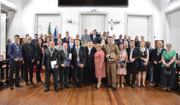Em comemoração aos 166 anos - Câmara faz entrega da Medalha do Mérito Legislativo (26/04/2019 00:00:00)