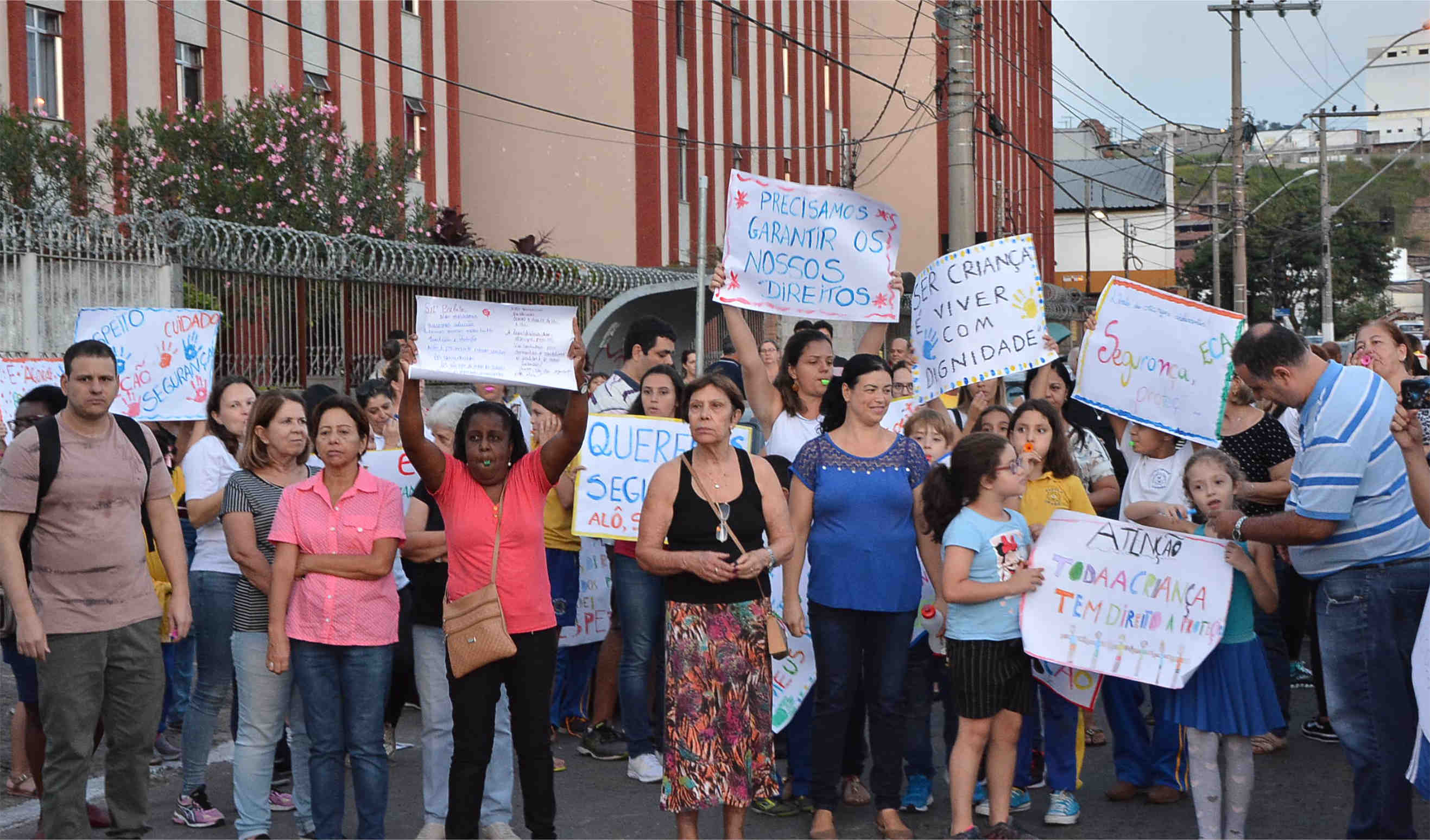 Mudança do Núcleo do Cidadão de Rua para Avenida Brasil provoca protesto (15/05/2019 00:00:00)