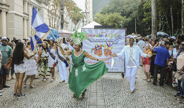 Bloco “Recordar é Viver” comemora 25 anos ininterruptos e marca Carnaval de idosos na cidade (21/02/2020 00:00:00)