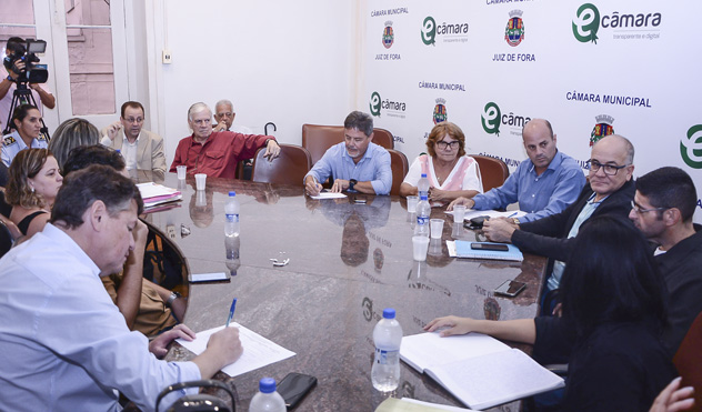 Situação da praça de Santa Terezinha é discutida na Câmara Municipal (04/03/2020 00:00:00)