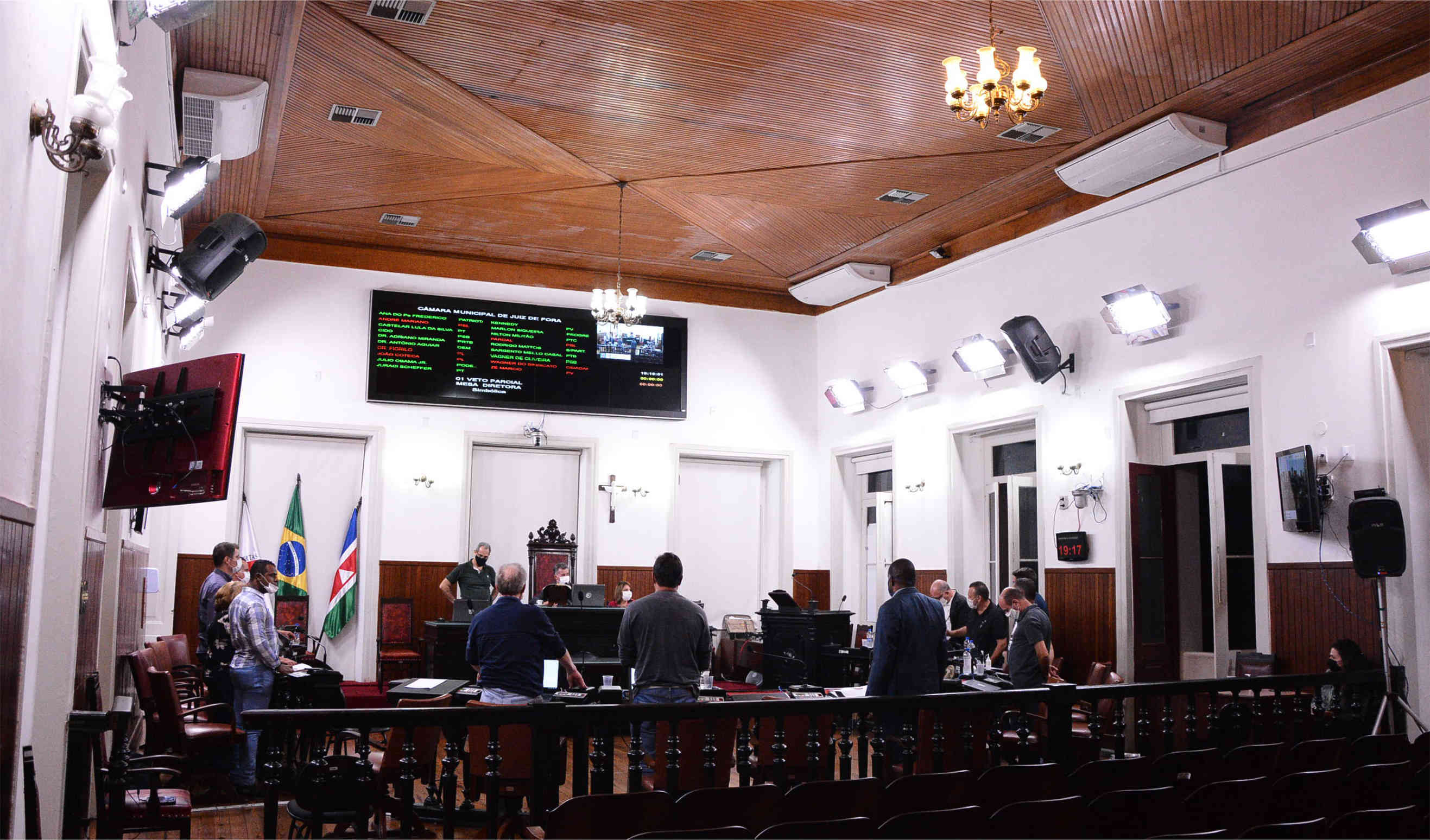 Vereadores solicitam ao Governador que a Cemig  faça revisão na medição de consumidores de JF (19/05/2020 00:00:00)
