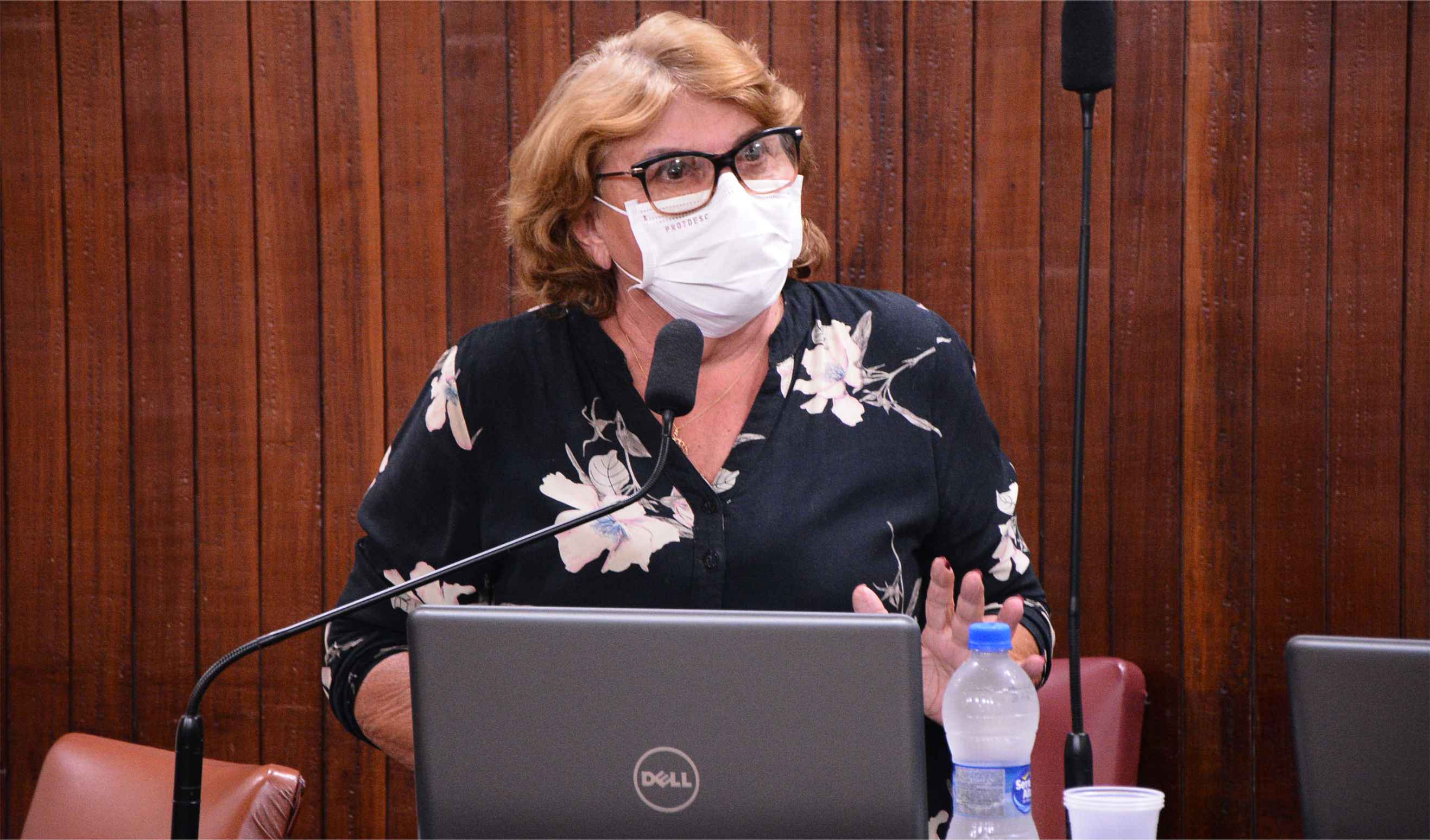 Projeto de lei determina que bancos tenham funcionário para auxiliar idosos e pessoas com deficiência no uso dos caixas eletrônicos (26/05/2020 00:00:00)
