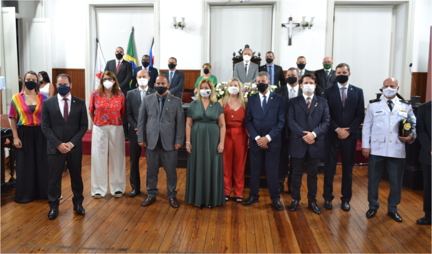 Vereadores dão posse à prefeita Margarida Salomão e ao vice-prefeito Kennedy Ribeiro em cerimônia na Câmara (02/01/2021 00:00:00)