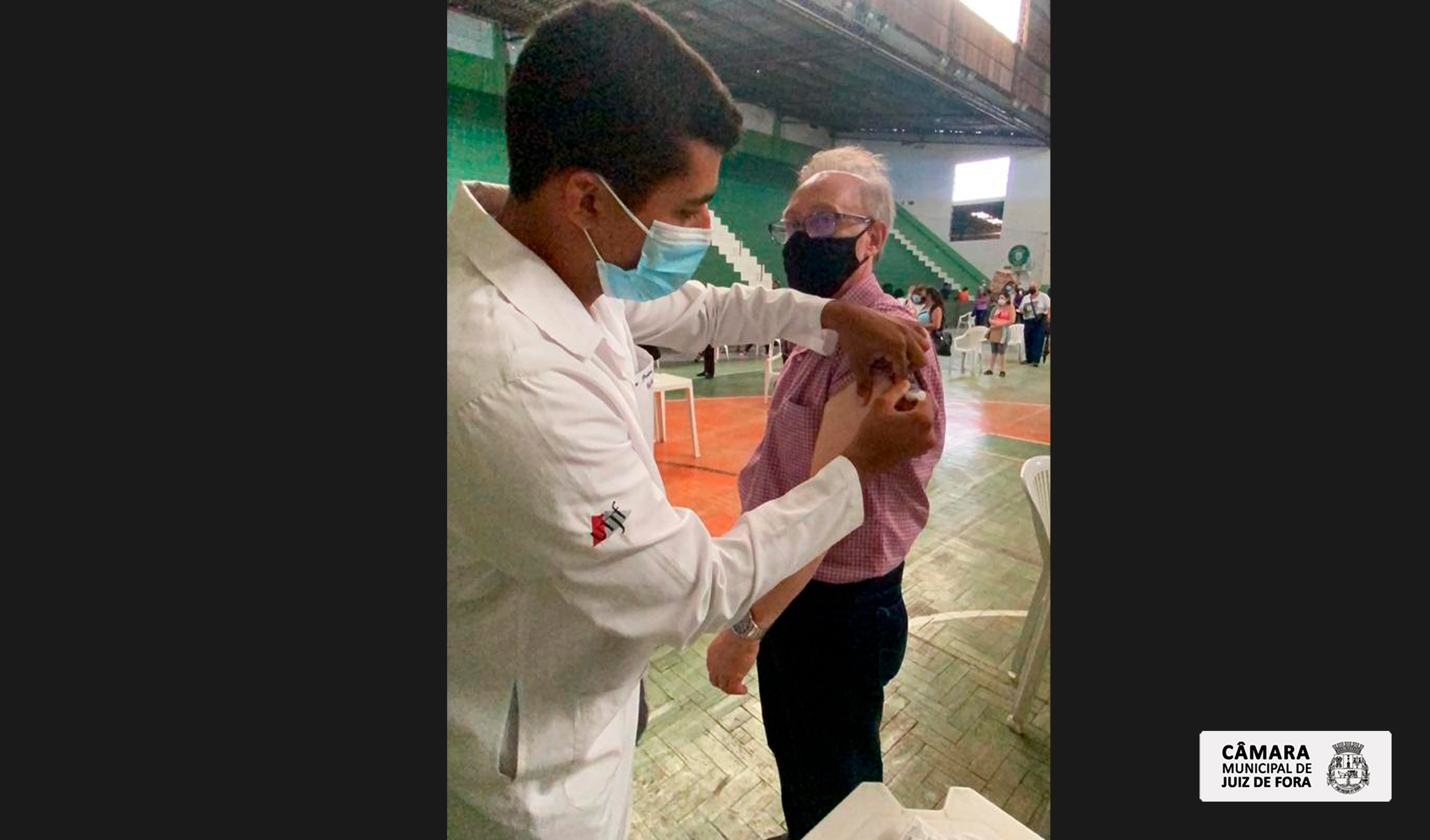 Presidente da Câmara se vacina e busca ampliar a divulgação sobre a segurança e a importância da imunização contra a COVID-19  (12/05/2021 00:00:00)