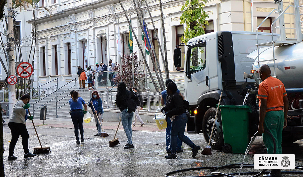 Após ação da Câmara, servidores do Demlurb são incluídos na próxima categoria a receber a vacina contra COVID-19   (28/05/2021 00:00:00)