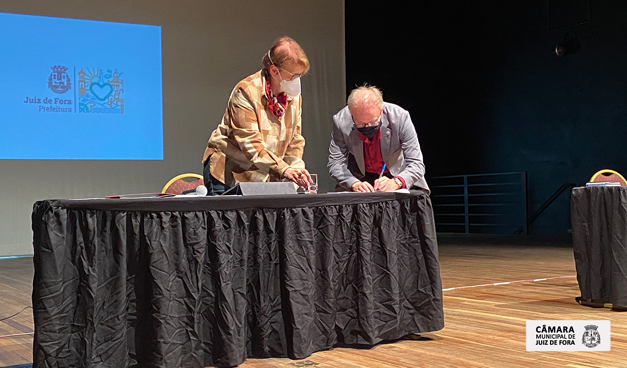 Câmara e PJF assinam decreto para a criação do Plano Municipal de Gestão Integrada de Resíduos Sólidos (01/06/2021 00:00:00)