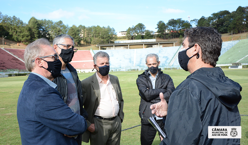 Câmara visita Estádio Municipal que receberá estátua em homenagem a Toledinho (29/06/2021 00:00:00)