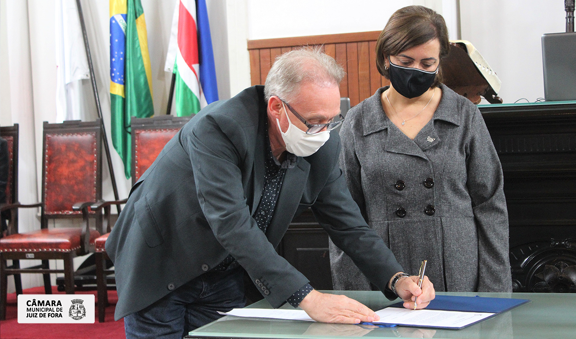 Câmara empossa nova servidora no cargo efetivo de Assistente Legislativo I (07/07/2021 00:00:00)