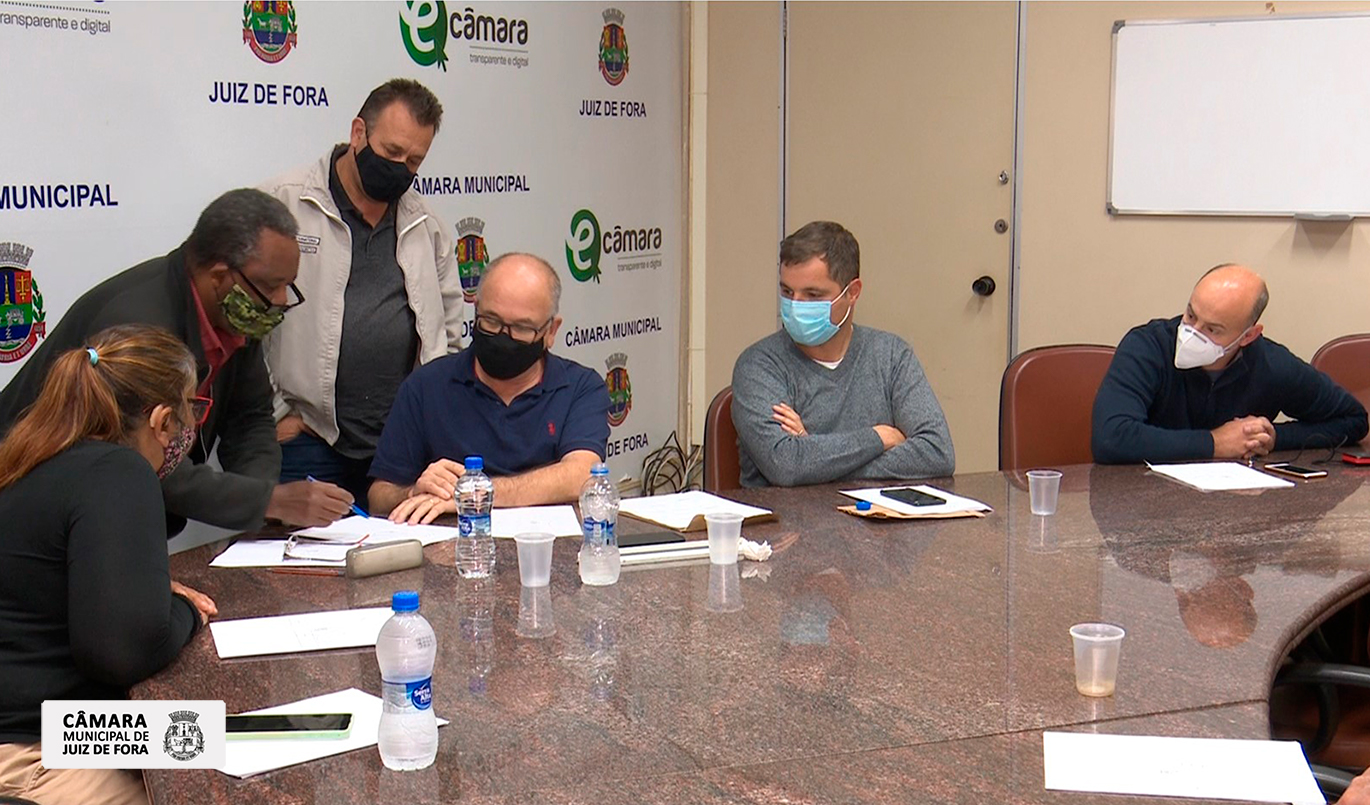 Comissão de Abastecimento trabalha pela construção de sanitários na feira livre da Av. Brasil (29/07/2021 00:00:00)