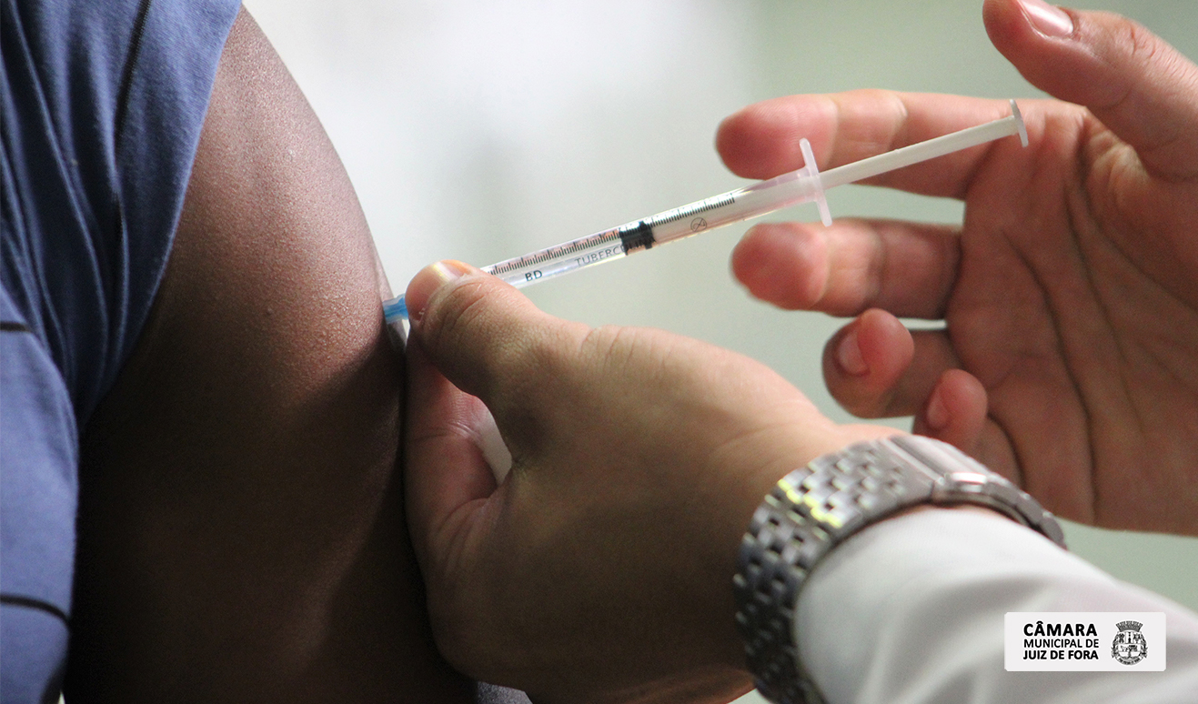 Agora é lei - Prioridade de vacinação contra a COVID-19 aos profissionais da imprensa (11/08/2021 00:00:00)