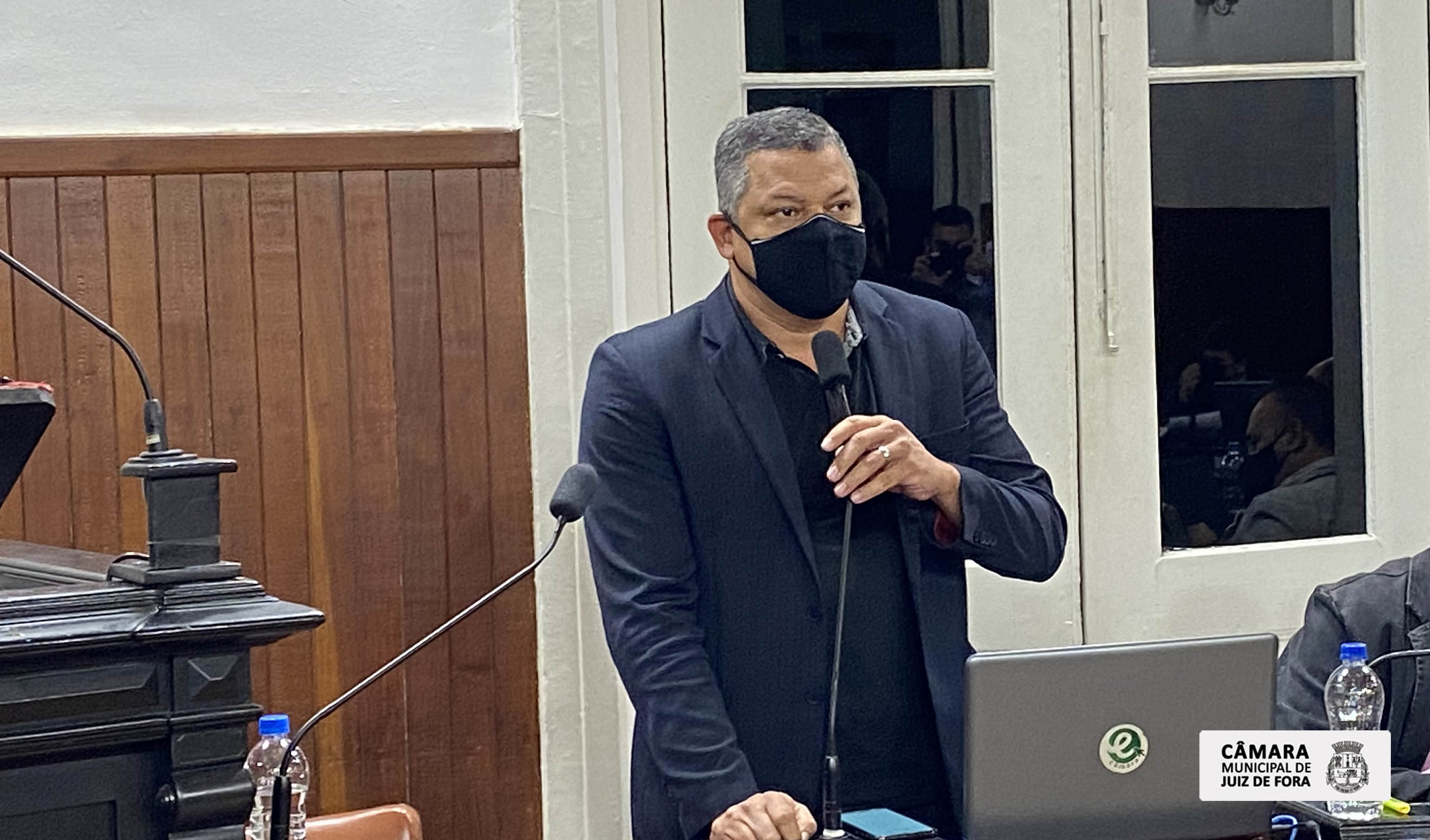 André Luiz apresenta PL que determina a estabelecimentos a fixação de cartazes contra a violência doméstica (17/09/2021 00:00:00)