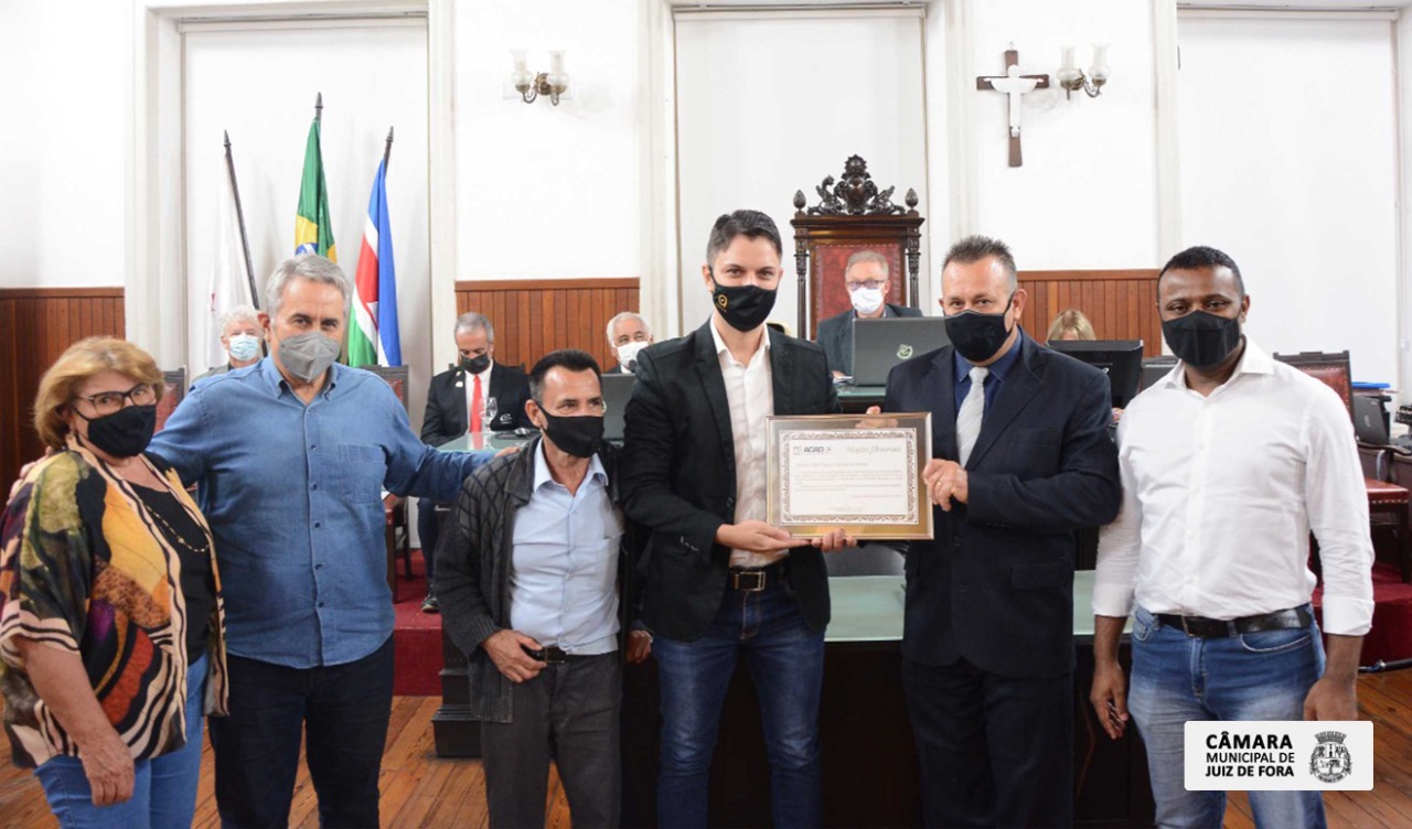 Vereadores da Câmara recebem homenagem do Conselho Federal de Educação Física e da Associação das Academias de Juiz de Fora (23/09/2021 00:00:00)