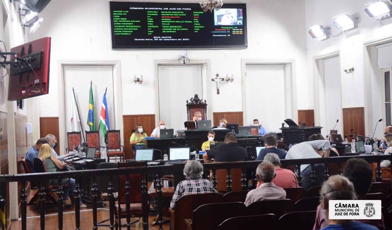 Vereadores aprovam, em 3ª discussão, a revogação do art. 9º, garantindo direitos aos profissionais da educação  (01/10/2021 00:00:00)