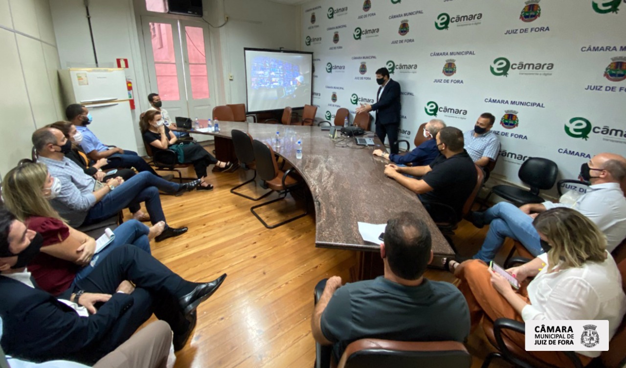 Vereadores participaram de reunião na Câmara Municipal para conhecer novas tecnologias que auxiliam na proteção da população (01/10/2021 00:00:00)