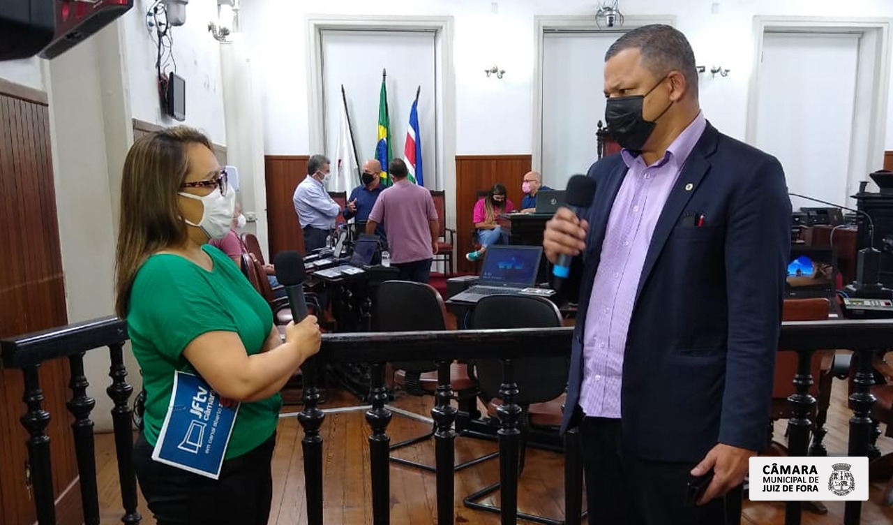 André Luiz pauta, em entrevista ao vivo, ações relacionadas à Comissão de Defesa da Criança e à Comissão de Finanças (18/10/2021 00:00:00)