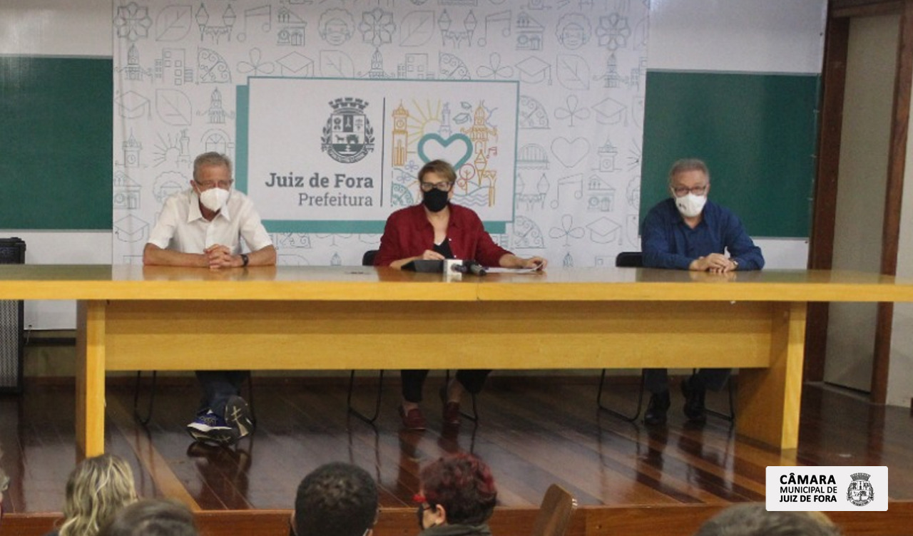 Câmara participa de ato que revoga o artigo nono e concede melhores benefícios a servidores da educação (18/10/2021 00:00:00)