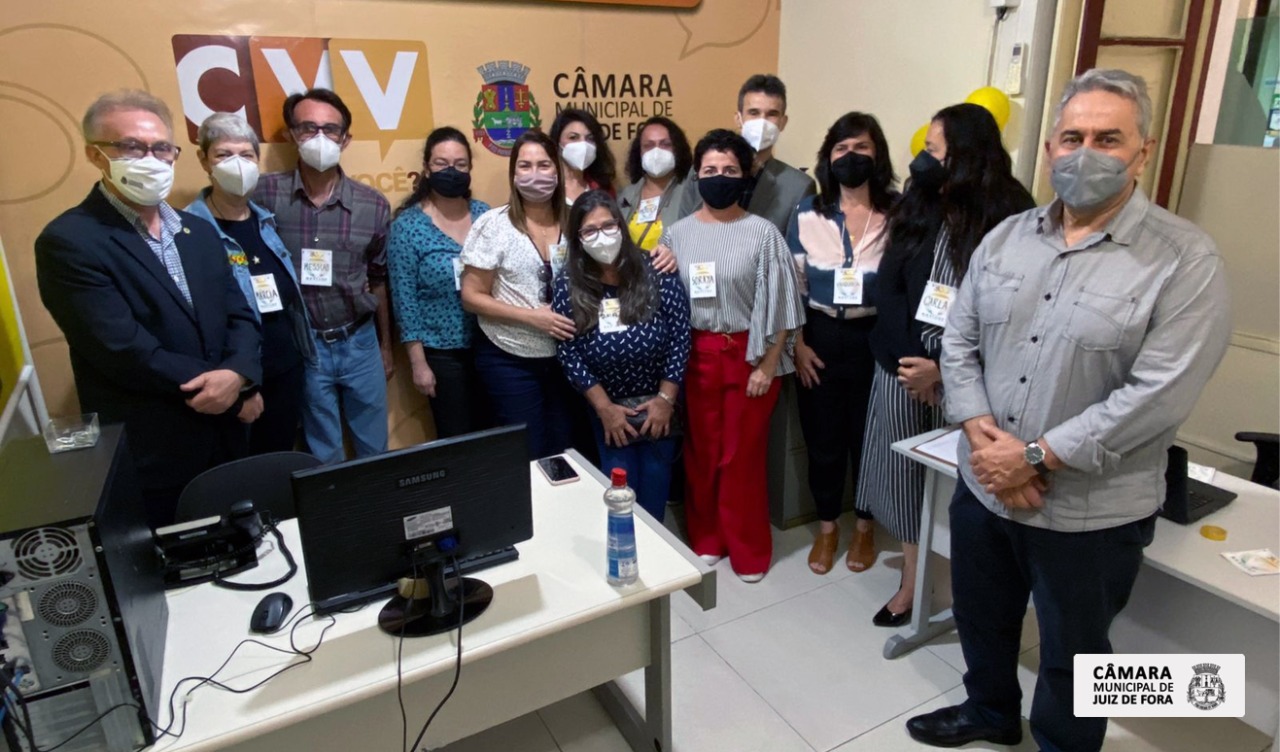Voluntários conhecem instalações do CVV (16/11/2021 00:00:00)