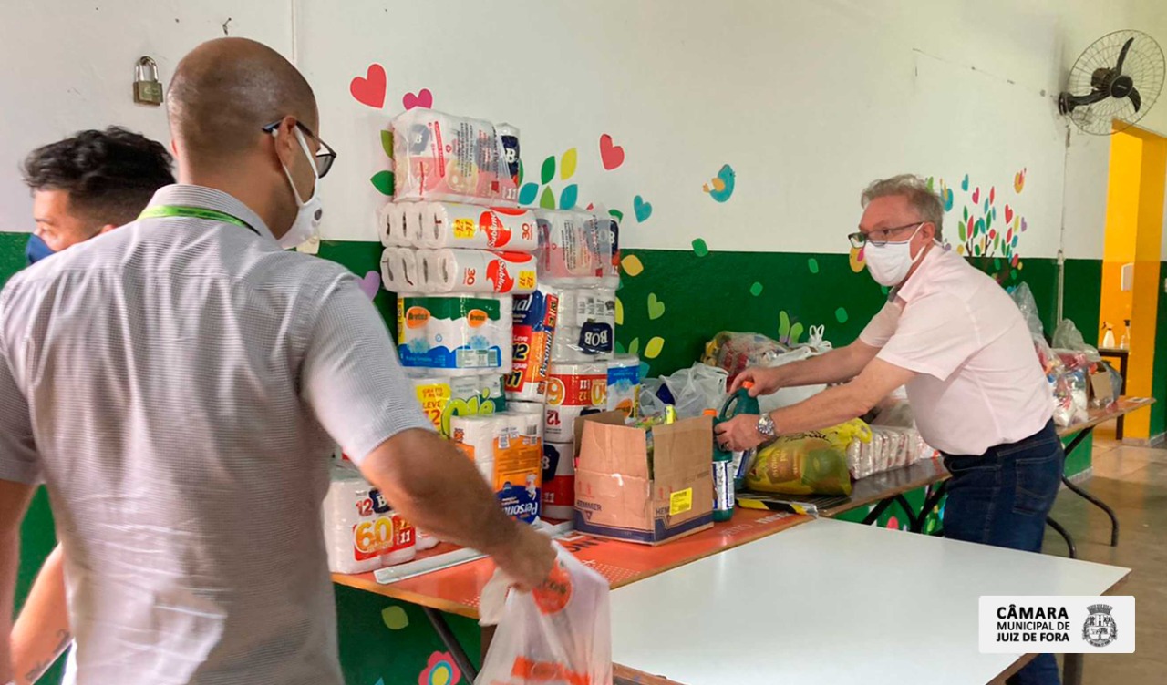 Câmara Municipal entrega donativos em Igrejinha  (05/01/2022 00:00:00)