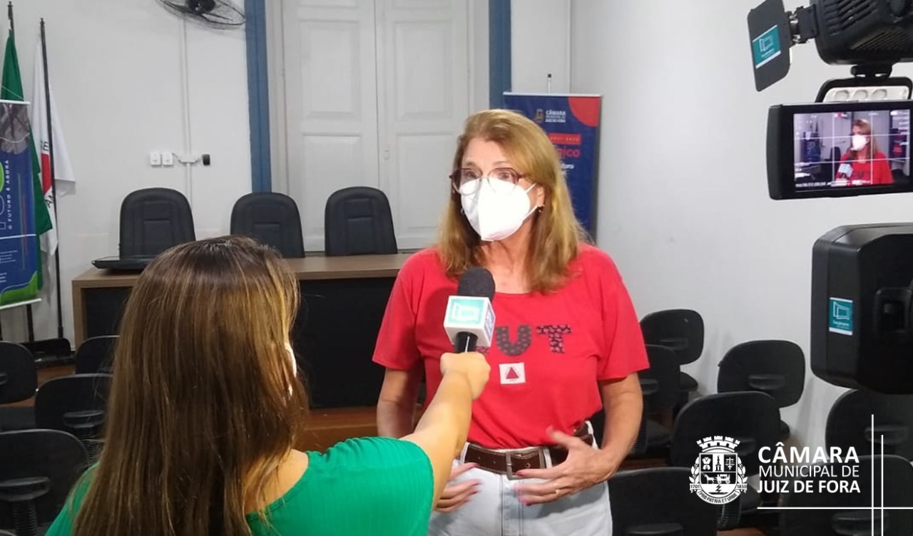 Ao Vivo - Cida Oliveira comenta PL sobre reparo em vias públicas  (16/02/2022 00:00:00)