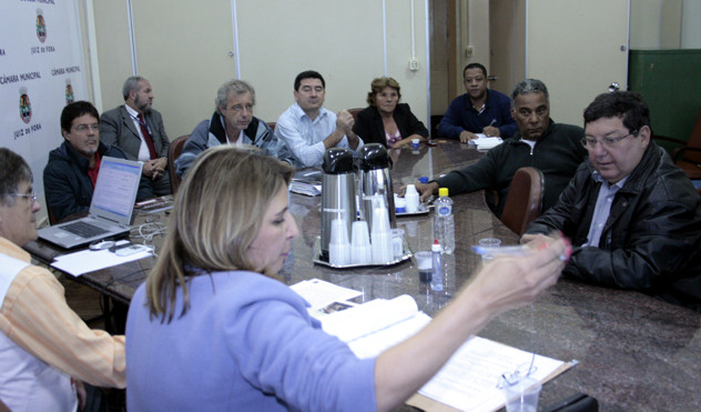 Dinâmica das reuniões é revista no Regimento Interno (16/05/2012 00:00:00)