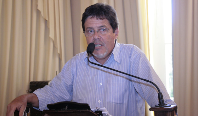 Vereador defende troco em espécie (22/05/2012 00:00:00)
