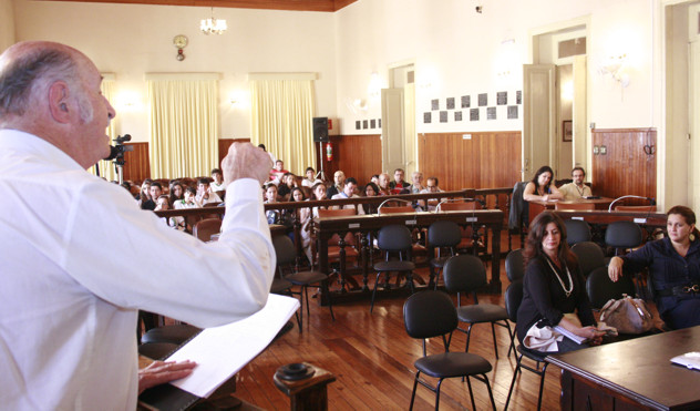 José Tarcísio defende obrigatoriedade do uniforme nas escolas (23/05/2012 00:00:00)
