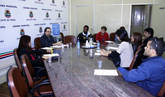 Integrantes do Parlamento Jovem de JF intensificam preparativos para etapa estadual (24/05/2012 00:00:00)