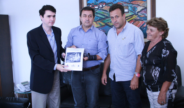 Comissão entrega diagnóstico do idoso ao prefeito (09/01/2013 00:00:00)