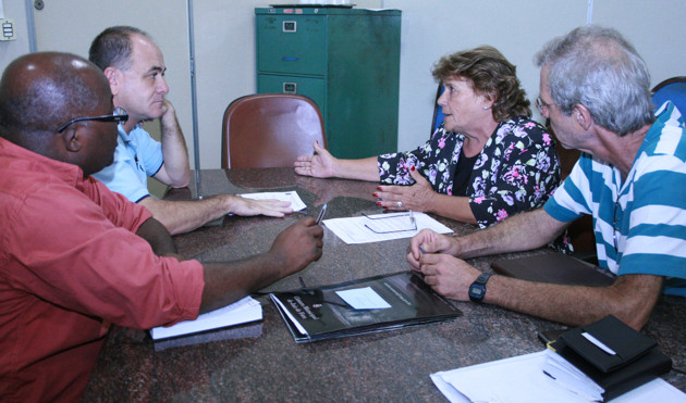 Vereadores organizam visita a Call Center (10/01/2013 00:00:00)