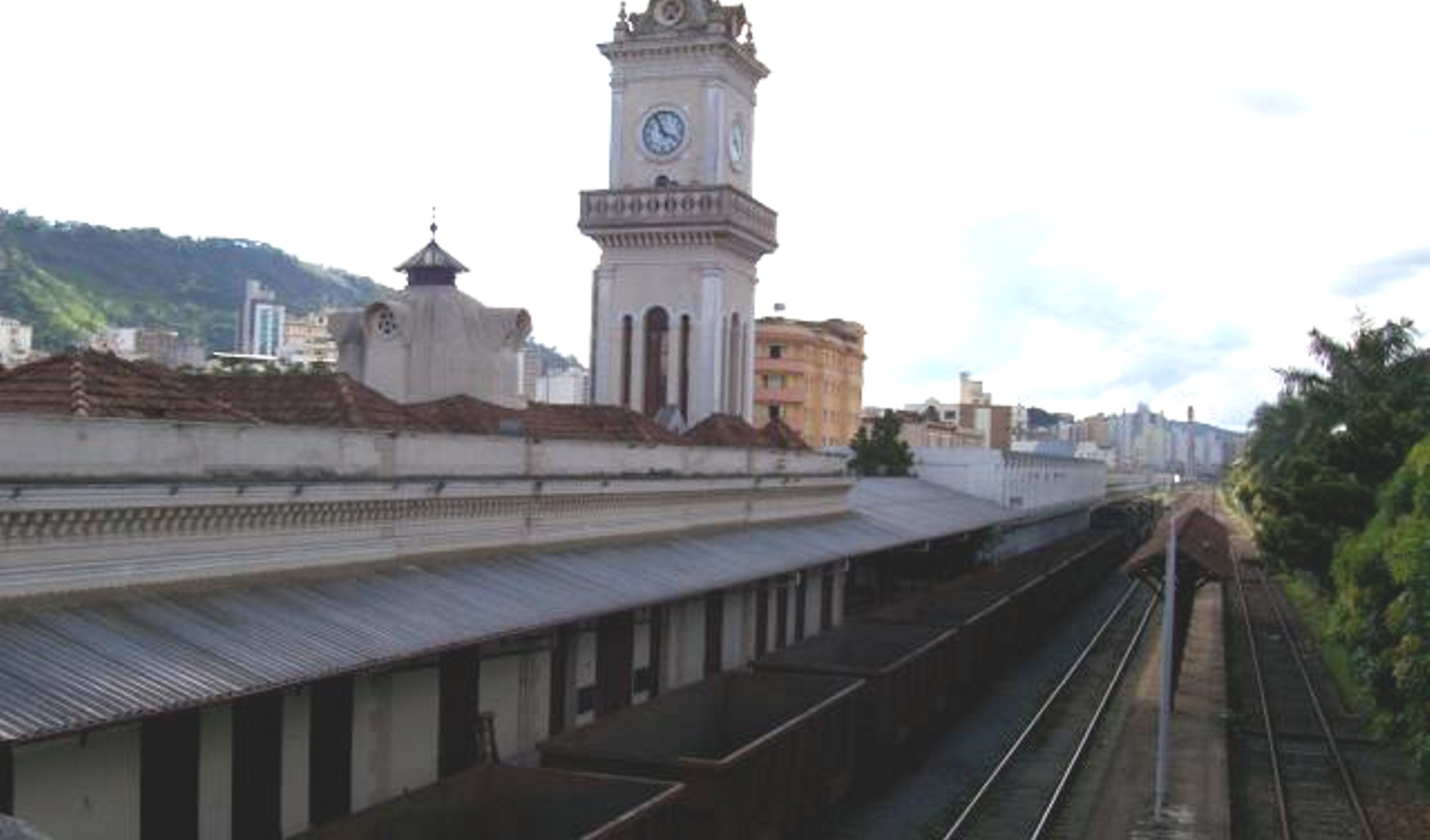 Apoio do Governo Federal: Presidente Julio Gasparette entrega projeto de novo contorno ferroviário à Margarida Salomão (25/01/2013 00:00:00)