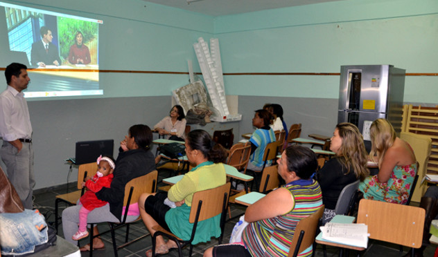 Famílias beneficiadas por programa habitacional podem formar Associação de Moradores com apoio do CAC (06/02/2013 00:00:00)