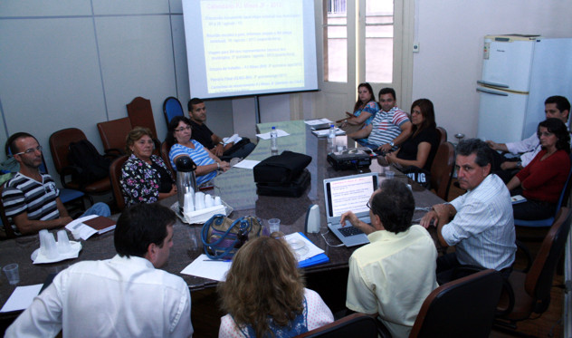CAC apresenta Parlamento Jovem 2013 a escolas de Juiz de Fora (06/02/2013 00:00:00)