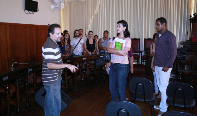 Parceria com UFJF traz acadêmicos à Câmara (26/02/2013 00:00:00)