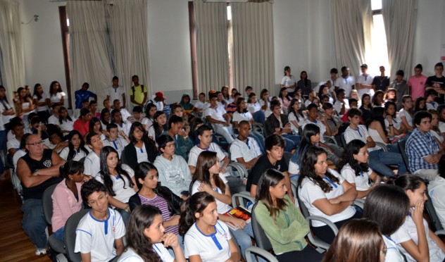 Parlamento Jovem é apresentado no Instituto Estadual de Educação (04/03/2013 00:00:00)