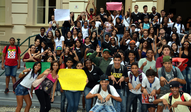 Protesto dos alunos da E.E. Francisco Bernardino é levado à Câmara (11/03/2013 00:00:00)