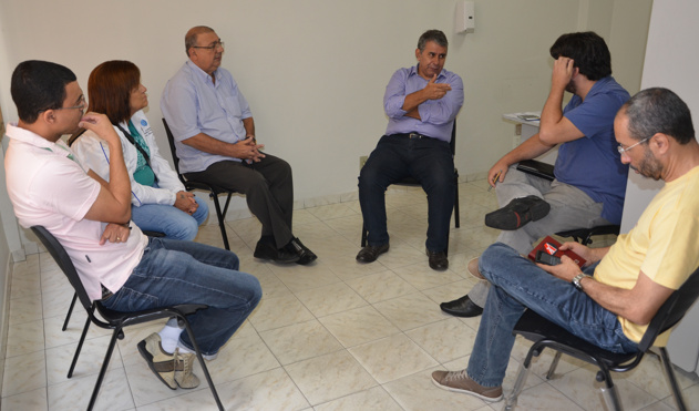 Antônio Aguiar estuda estratégias junto com Comissão de Defesa do HU (20/03/2013 00:00:00)