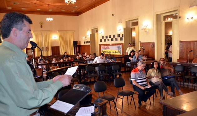 Audiência discute problemas de escolas estaduais do município (17/04/2013 00:00:00)