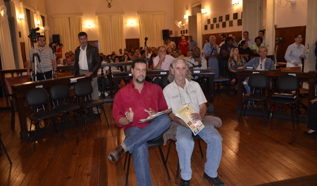 Auxiliares reivindicam mais táxi para Juiz de Fora (19/04/2013 00:00:00)