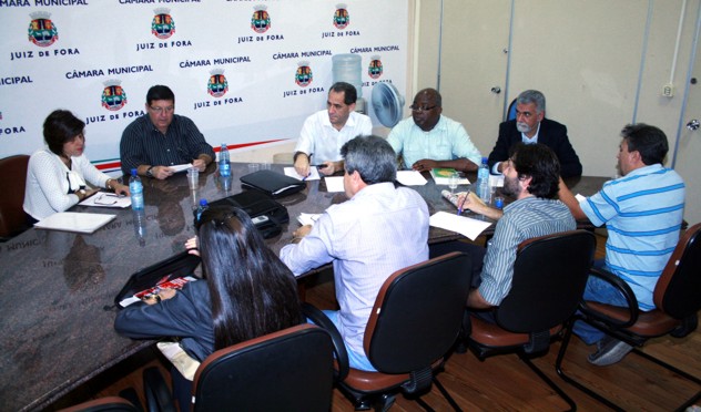 Criação de Plano Municipal de Enfretamento a Violência e de Laboratório de Estudos da Violência é tema de reunião na Câmara (15/05/2013 00:00:00)