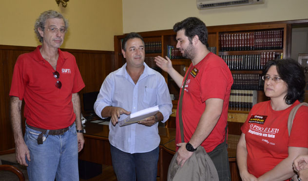 Câmara recebe abaixo-assinado de Sindicato dos Professores de Juiz de Fora (16/05/2013 00:00:00)