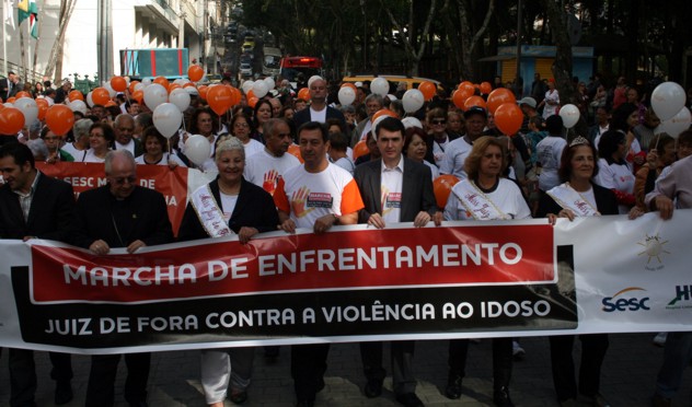“Rompendo o Silêncio” - Marcha Contra Violência ao Idoso reúne mais de 500 pessoas no Centro de Juiz de Fora (12/06/2013 00:00:00)