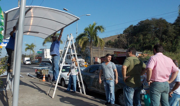 Vereador Cido solicita e prefeito cria parada de ônibus (07/08/2013 00:00:00)
