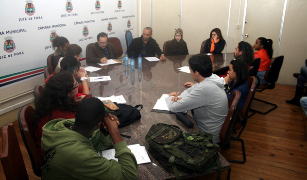 Parlamentares Jovens complementam preparação para a plenária estadual (16/08/2013 00:00:00)