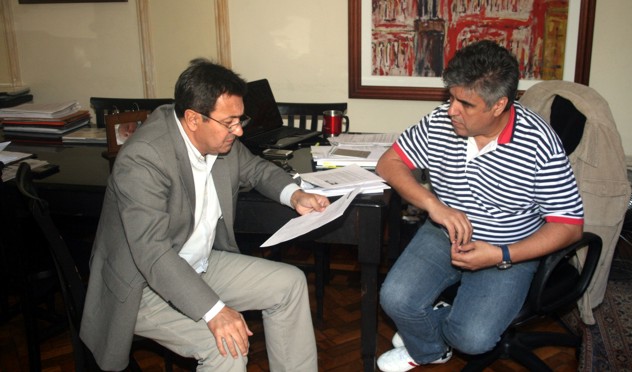 Isauro Calais assina projeto que incentiva preservação de bens públicos (13/09/2013 00:00:00)