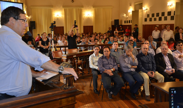 Mudança na legislação de Uso e Ocupação do Solo e de Edificações é debatida em audiência pública (17/09/2013 00:00:00)