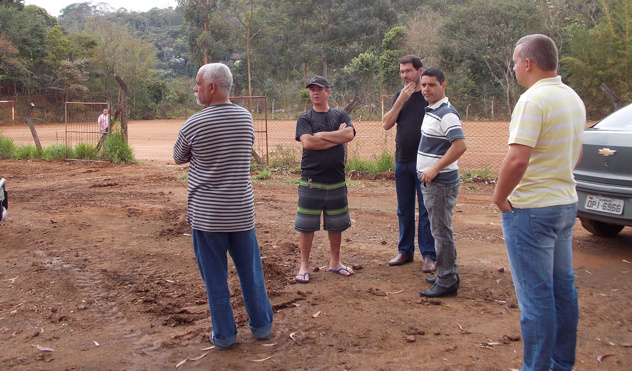 Vereador Cido solicita limpeza do campo de Borboleta (18/10/2013 00:00:00)