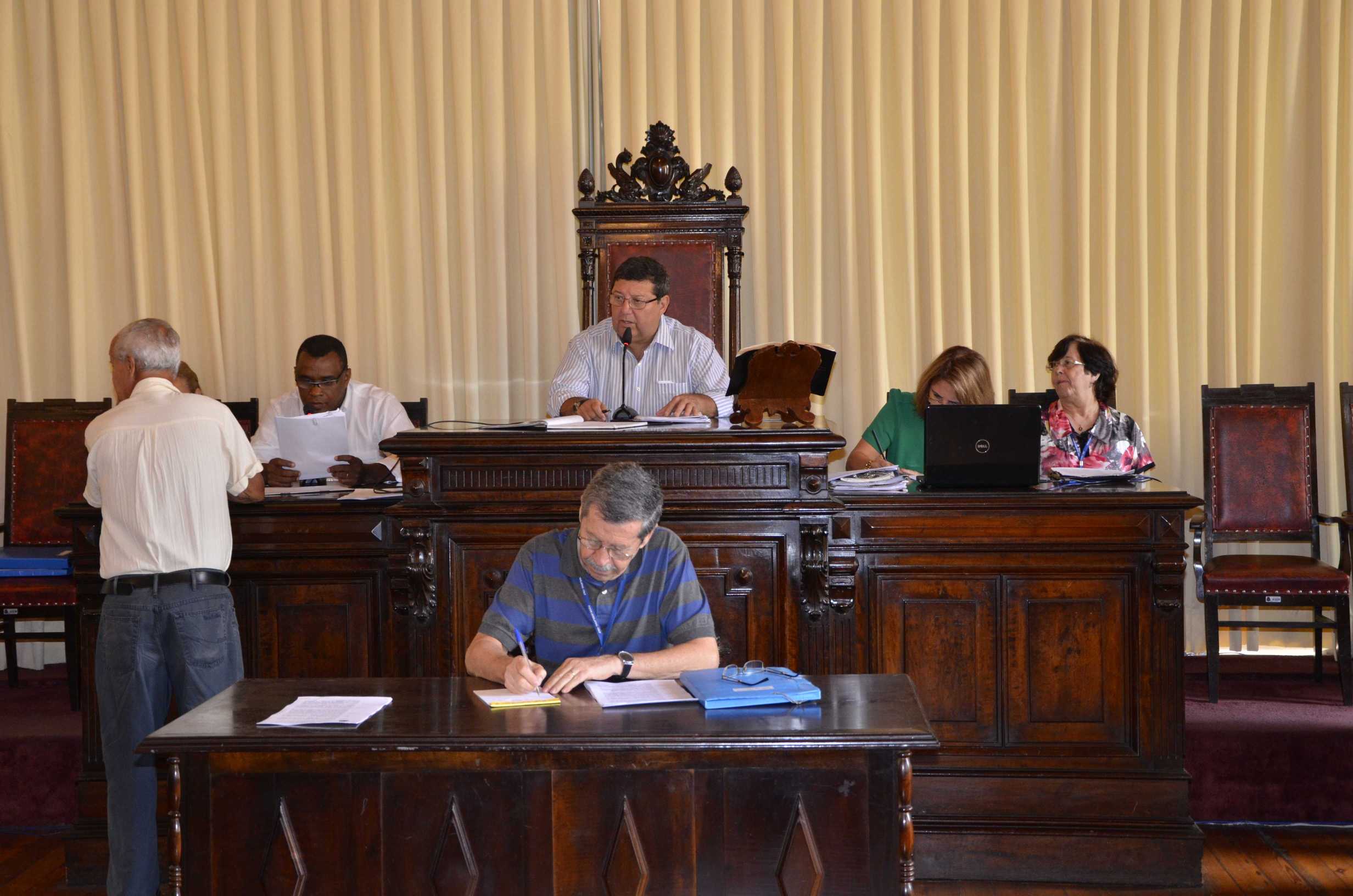 Câmara aprova novo parcelamento de débitos com redução de juros (27/11/2013 00:00:00)