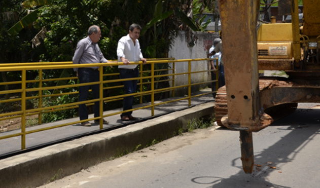 Isauro Calais acompanha demolição da ponte no Jardim Esperança (04/12/2013 00:00:00)