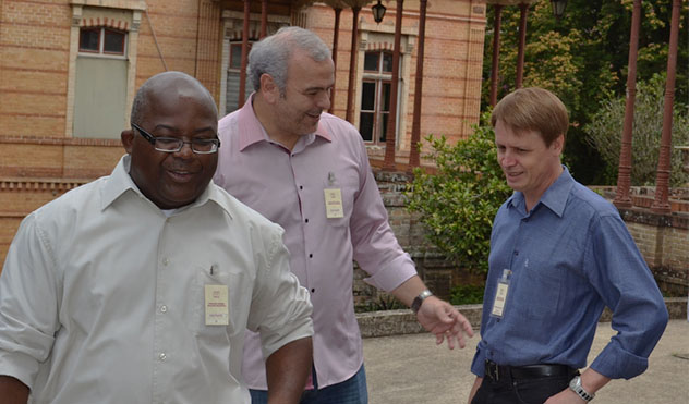 Jucelio acompanha deputado em visita ao Mapro (24/03/2014 00:00:00)