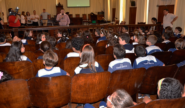 Alunos do Stella Matutina inauguram o “Conheça a Câmara” (03/04/2014 00:00:00)